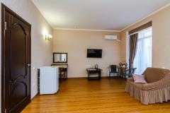 Двухкомнатный Люкс с выходом на бассейн